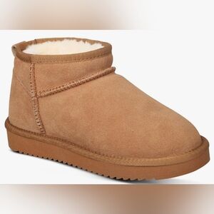 UGG® Classic Ultra Mini Boots Wmn's No Size Tag (Size 6) Like New MSRP $159.99